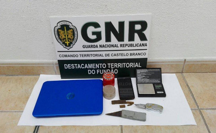 Jovem suspeito de tráfico ficou com termo de identidade e residência