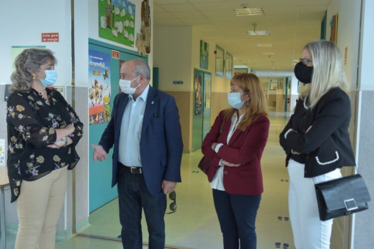 Presidente da Câmara de Seia visita escolas em início de novo ano letivo