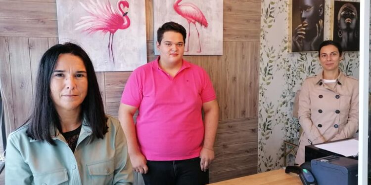 Jovem empreendedor abre loja “Flamingos Decor” na  cidade de Oliveira do Hospital