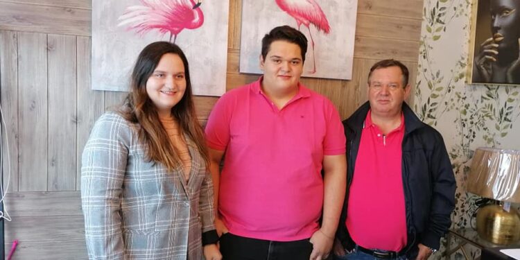 Jovem empreendedor abre loja “Flamingos Decor” na  cidade de Oliveira do Hospital