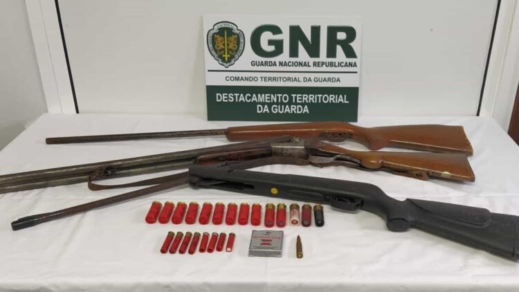 GNR deteve homem de 60 anos por posse de armas e de munições proibidas