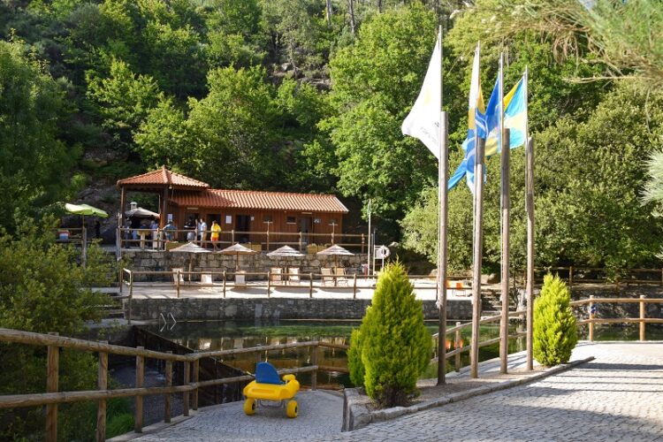 Concelho de Seia com sete praias fluviais.  Biblioteca de Praia convida a usufruir de livros, revistas e jornais