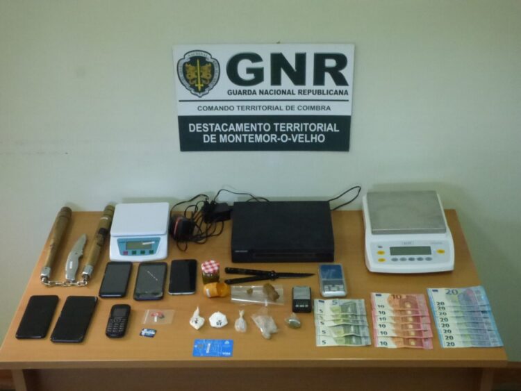 Coimbra: Dois detidos por tráfico de estupefacientes e posse de arma proibida
