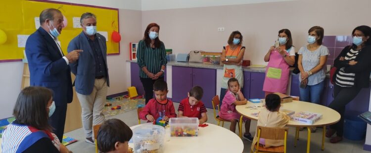 “Direção, professores e não docentes têm feito um trabalho extraordinário para servir os alunos”