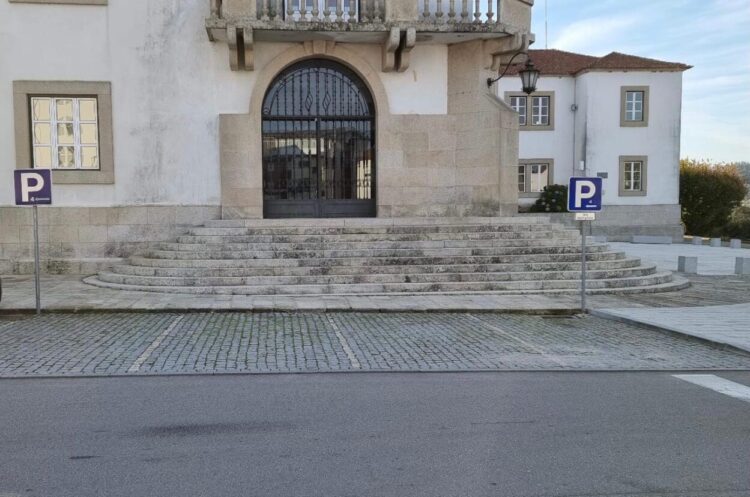 Tábua: Presidente cede lugar de estacionamento aos munícipes