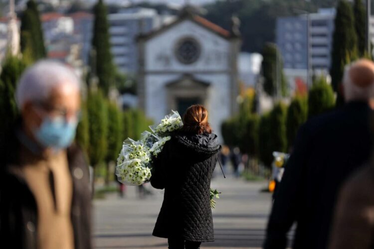 Jornada em memória das vítimas da pandemia arranca com várias iniciativas Jornada em memória das vítimas da pandemia arranca com várias iniciativas