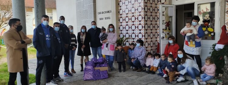 “Puro Natal”: FCOH oferece prendas ao Centro Social de Travanca de Lagos