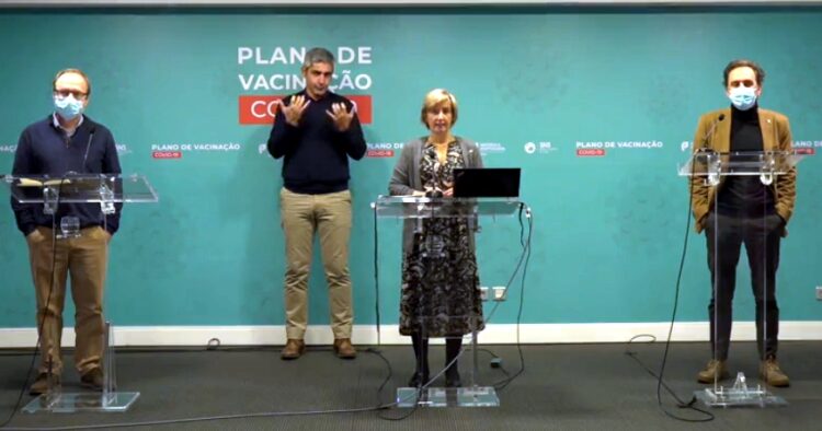 Marta Temido: “Há uma aparente diminuição da eficácia da vacina” perante a Ómicron (vídeo)