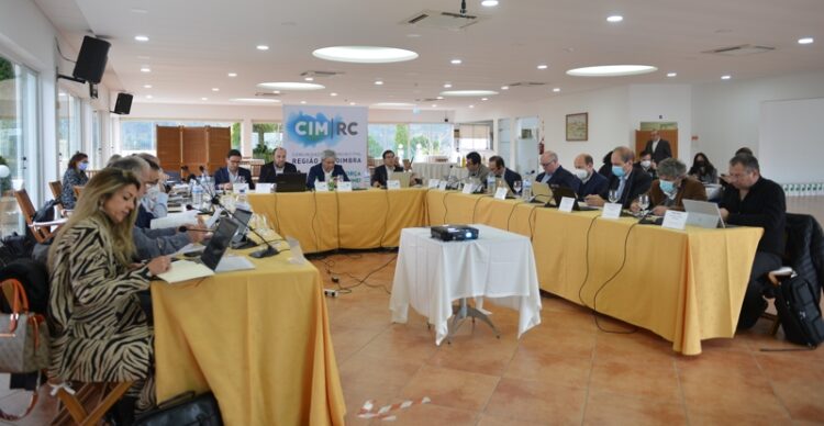Municípios da Região de Coimbra contestam critérios subjacentes à transferência dos valores nas áreas da ação social e da saúde