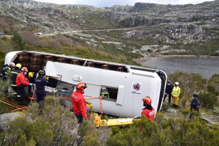 Seia testou plano de emergência com acidente de autocarro na serra da Estrela