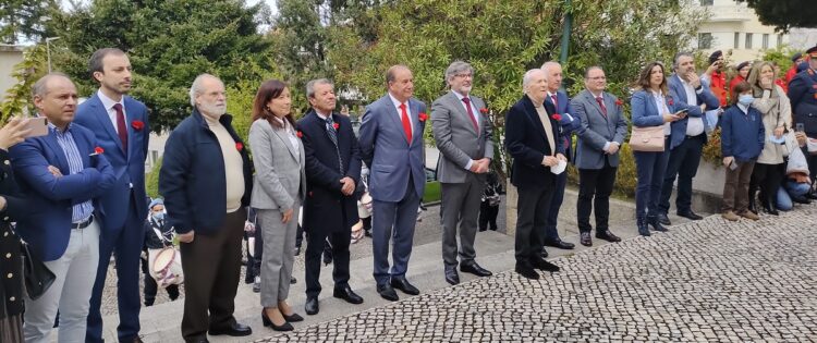 Oliveira do Hospital recordou “tudo o que o 25 de Abril ofereceu” e reforçou a “batalha” do interior com a “descentralização”