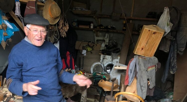 “Histórias de Vida… Vidas com Histórias” apresenta António Madeira, conhecido como “Sr. Carvalho”