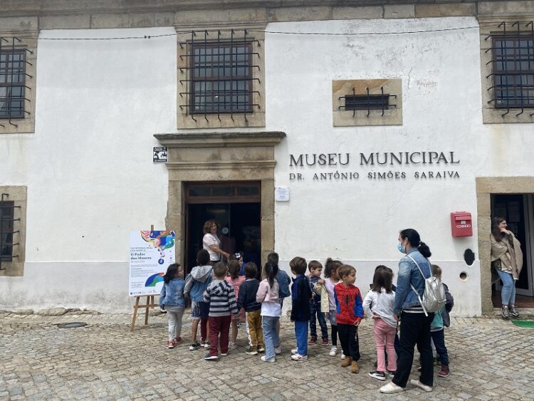 Crianças e jovens estudantes visitaram museus do concelho de Oliveira do Hospital
