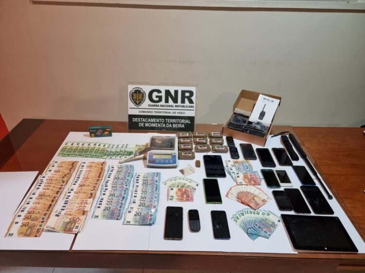 GNR deteve seis suspeitos de tráfico e apreendeu mais de 2 mil doses de haxixe e mais de 10 mil Euros