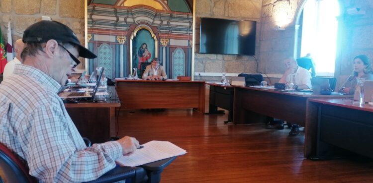 Cidadão estrangeiro quer expulsão de comunidade fixada na freguesia de Seixo da Beira