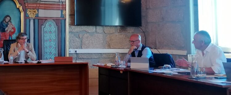 Oposição acusa executivo de “corriqueira propaganda política” em Programa de Apoio ao Comércio Local