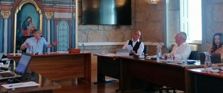 Ânimos exaltados marcaram a última reunião pública da Câmara Municipal de Oliveira do Hospital Ânimos exaltados marcaram a última reunião pública da Câmara Municipal de Oliveira do Hospital