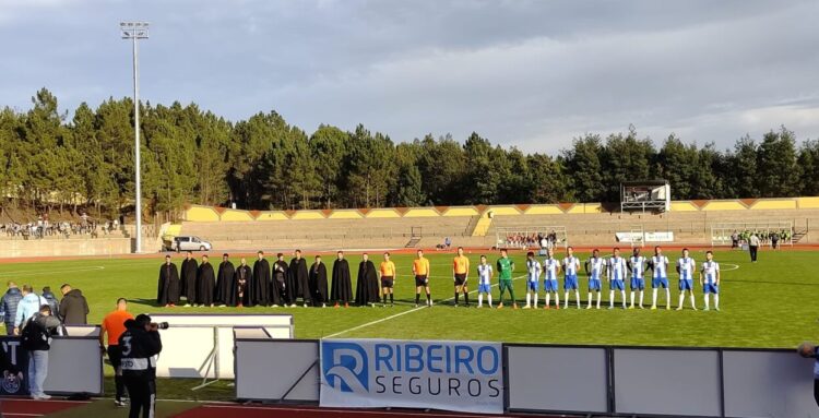 Dérbi regional da Liga 3 entre FCOH e AAC acaba empatado 2-2
