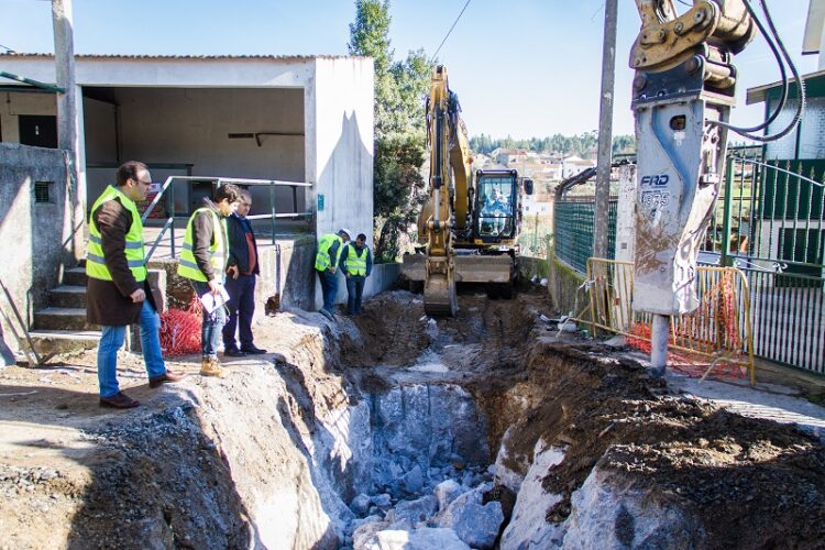 Prosseguem os trabalhos de Construção do Sistema de Drenagem de Águas Residuais em Carragosela