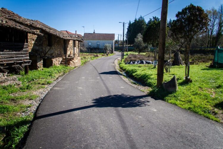 Venda da Serra, em Mouronho, beneficia de vias com novo pavimento