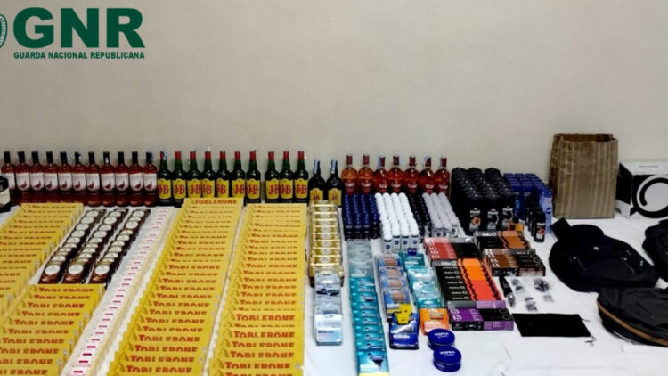 Condeixa: Detidos em flagrante após roubarem 3 mil euros em produtos