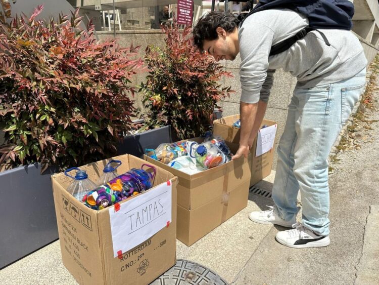 ESTGOH recolheu peças de roupa, lixo eletrónico, rolhas de cortiça e tampas de plástico para ajudar quem mais precisa