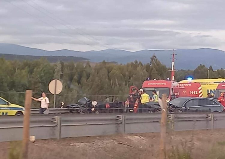 Colisão frontal no IC6 provoca dois mortos e dois feridos graves. Vítimas estudavam em Oliveira do Hospital