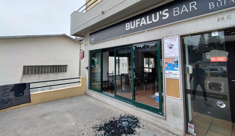 Bufalu’s Bar assaltado esta noite. Ladrões roubaram carro para furtar