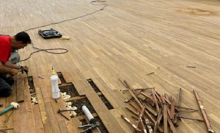 Município de Oliveira do Hospital avança com obras de reparação do piso do Pavilhão Municipal