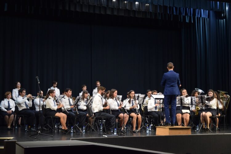 Sociedade Musical de Santa Marinha sobe ao palco da Casa Municipal da Cultura