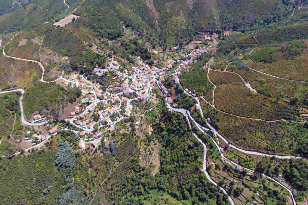 Corgas, Seia, Condomínios de Aldeia