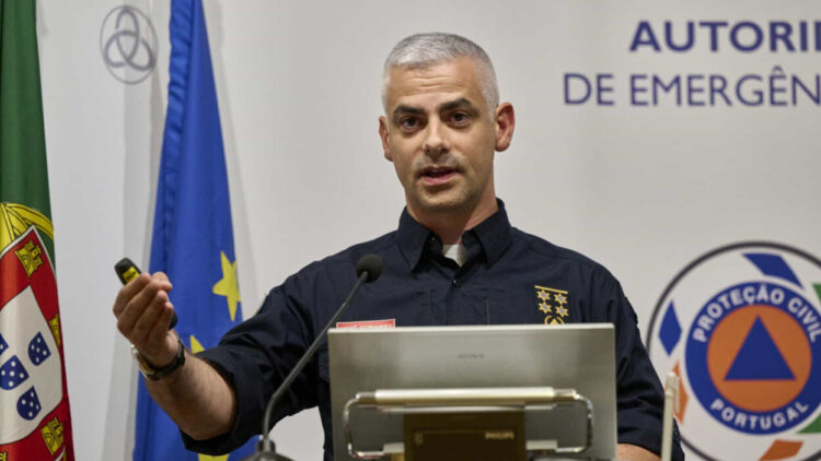 Mau tempo faz quase mil ocorrências nas últimas horas