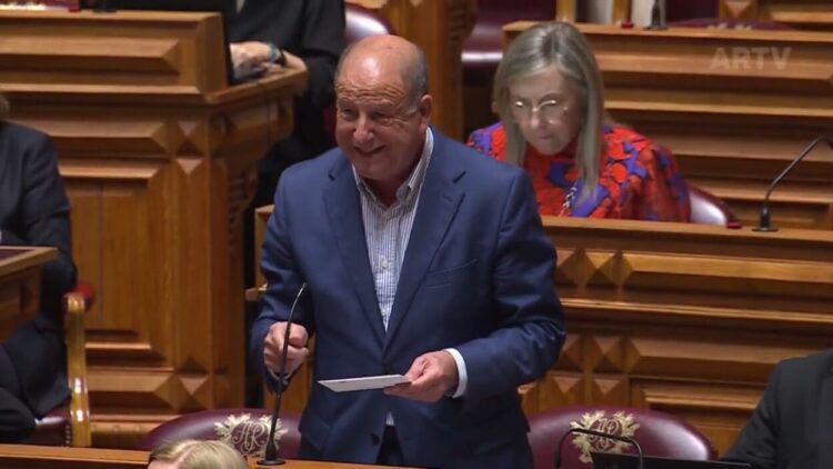 José Carlos Alexandrino intervém em plenário e pede mais saúde e melhores estradas para Oliveira do Hospital