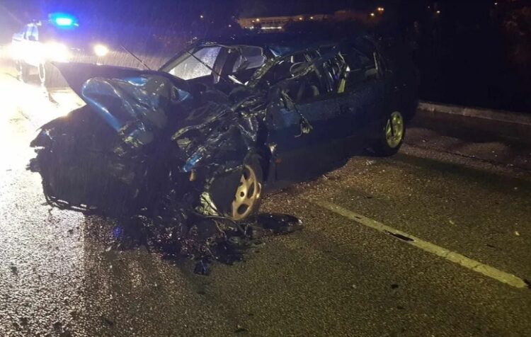 Mulher despistou-se contra camião estacionado em Góis