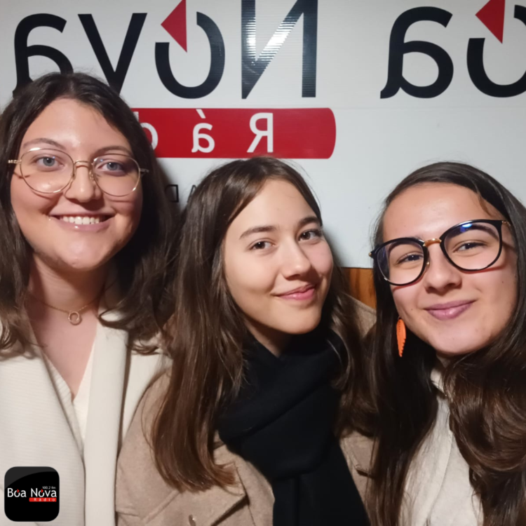 Agora é que me livro!:«As redes sociais são também responsáveis por afastar os jovens dos livros», afirmam Beatriz Vaz Patto e Matilde Martins