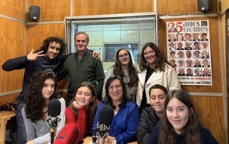 A Escola e o Meio aborda o “papel da escola e das universidades na escolha dos caminhos do futuro”