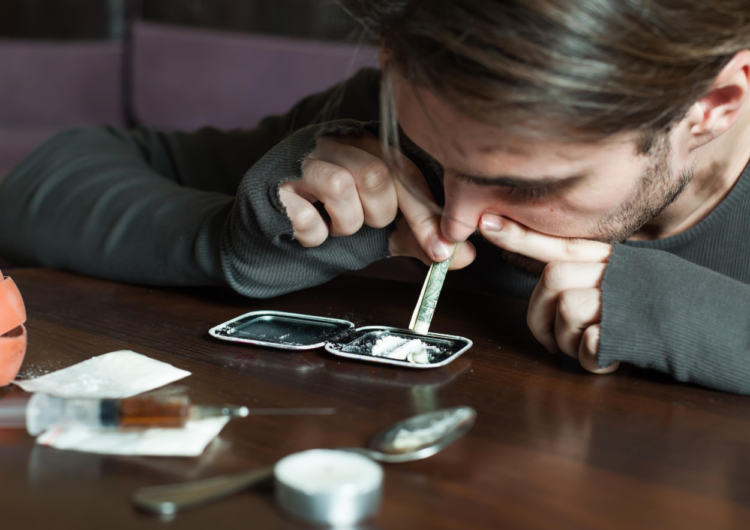 Coimbra: Jovem de 20 anos é apanhado com cocaína e tenta agredir polícia