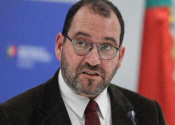 Ministro rejeita relação entre condições da escola e morte da aluna de Seia: “poderia acontecer em qualquer lugar onde haja vidro”