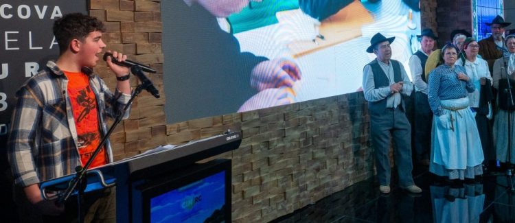 Afonso Oliveira, de 15 anos, surpreendeu na Bolsa de Turismo de Lisboa. Veja AQUI