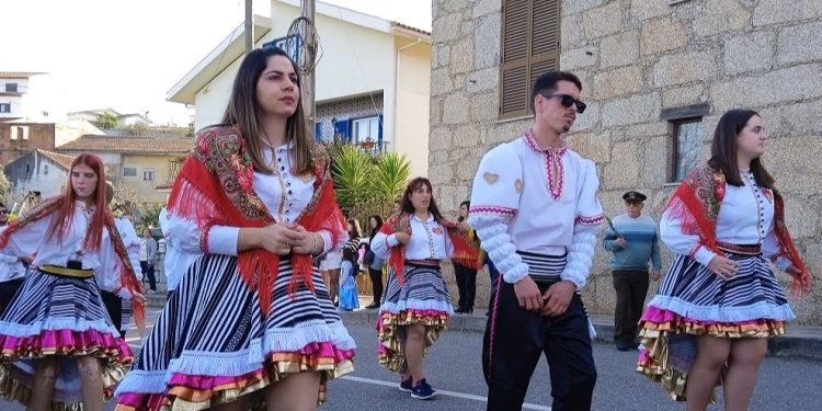 Desfile de Carnaval voltou a ser um sucesso em Candosa. Veja o desfile aqui