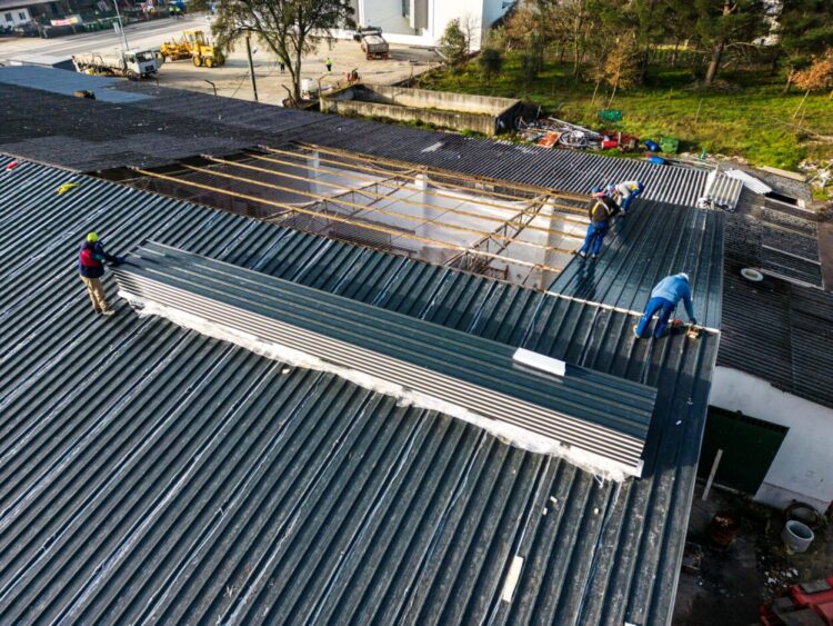 Obra de substituição da cobertura do Centro Logístico Municipal de Tábua já arrancou