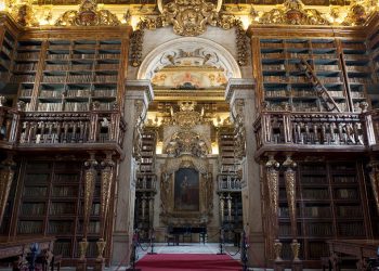 Universidade de Coimbra avança com projeto de digitalização do acervo histórico da Biblioteca Joanina