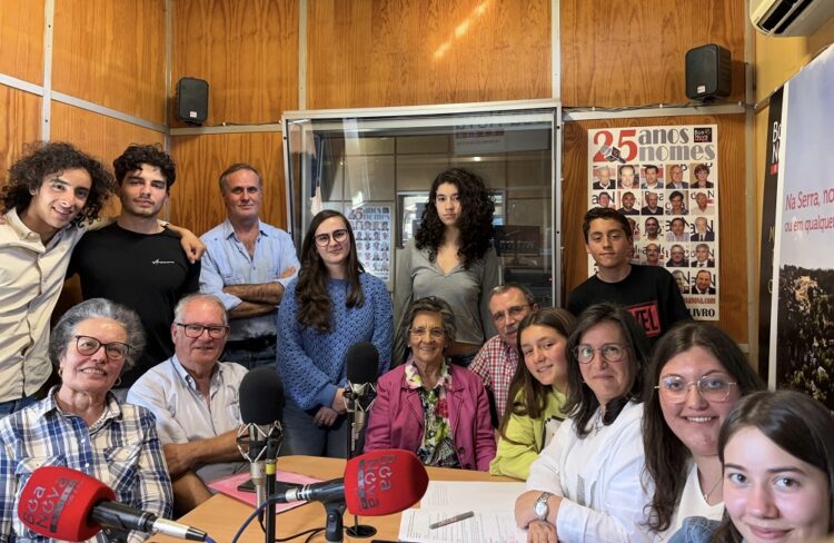 “Será legítimo dizer que hoje vivemos em liberdade? Onde estavas no dia 25 de Abril? Quais as condições de vida antes do 25 de Abril?” 