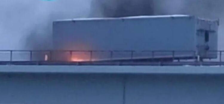 Fogo em camião cortou o trânsito na ponte da Figueira da Foz