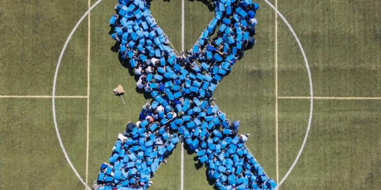 Tábua promoveu campanha de Prevenção dos Maus Tratos na Infância com “Laços Azuis Humanos”