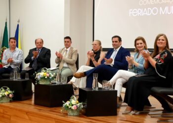 Câmara de Seia distinguiu personalidades e alunos