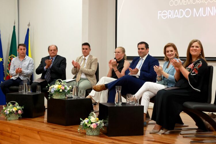 Câmara de Seia distinguiu personalidades e alunos