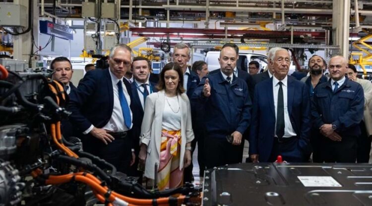 Stellantis entrega mais de 700 carros ao SNS. Mais de uma centena fica na região Centro