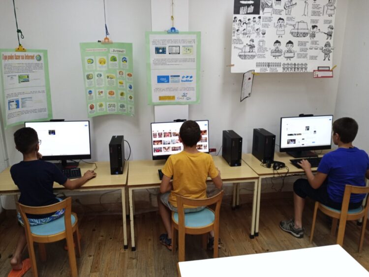 Biblioteca de Arganil moderniza equipamento informático com 18 novos computadores