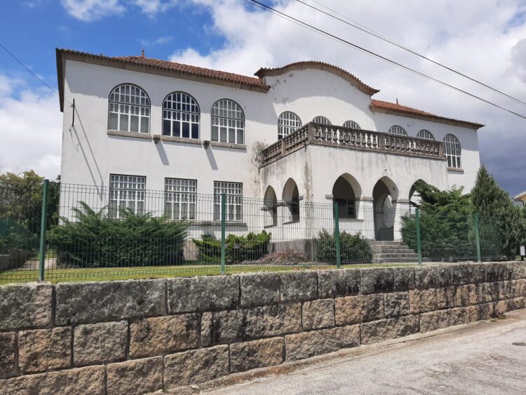 Abaixo-Assinado “pelo uso colectivo e diversificado” da escola primária de Vila Franca da Beira e Aldeia Formosa